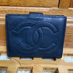 CHANEL Black Quilted CC Logo Leather Compact Wallet
